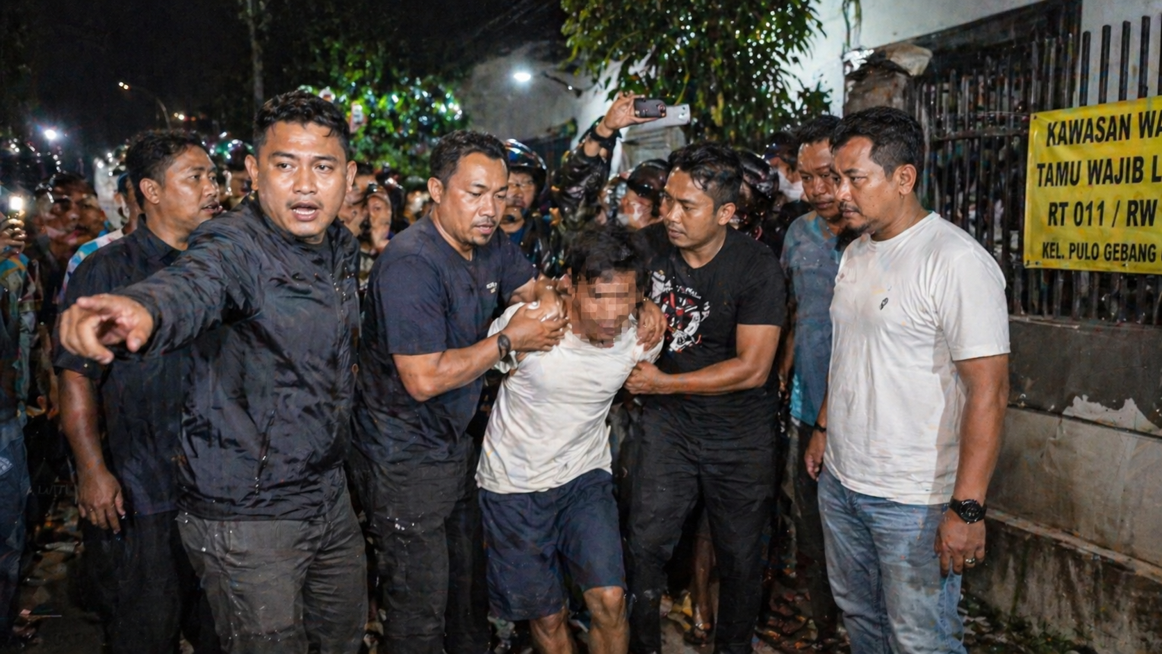 Warga Cakung Tangkap Pria Diduga Lecehkan Sejumlah Anak Laki-laki Warga Cakung Tangkap Pria Diduga Lecehkan Sejumlah Anak Laki-laki